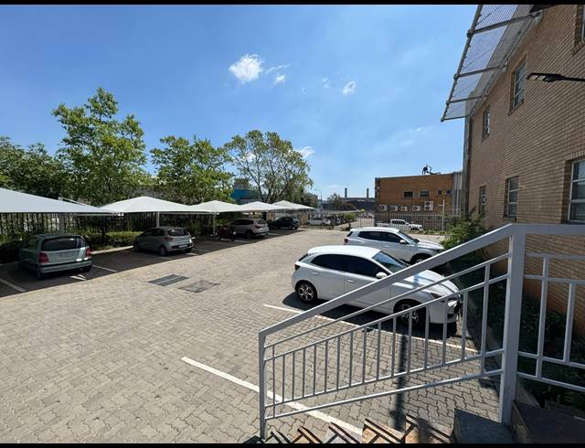 1,600M² WAREHOUSE TO LET IN SPARTAN